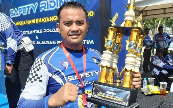 Berprestasi, Aiptu Bambang Satlantas Polres Gresik Juara 1 Safety Riding Hari Bhayangkara ke-80