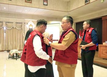 Wakil Bupati Gresik Lepas 200 Mahasiswa KKN Universitas Gresik, Dorong Hadirkan Solusi Nyata bagi Desa