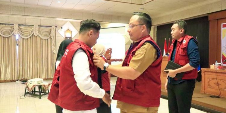Wakil Bupati Gresik Lepas 200 Mahasiswa KKN Universitas Gresik, Dorong Hadirkan Solusi Nyata bagi Desa