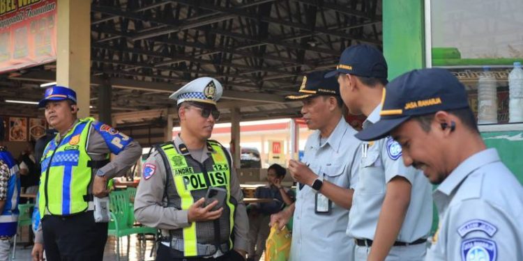 Keselamatan Penumpang Jadi Prioritas, Satlantas Polres Gresik Bersama Dirjen Hubdat Gelar Ramp Check Bus di Rest Area 726 B