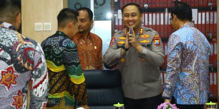 Polres Gresik Terima Penghargaan Tertinggi dari PLN UID Jawa Timur Usai Ungkap Kasus Pencurian Kabel Listrik
