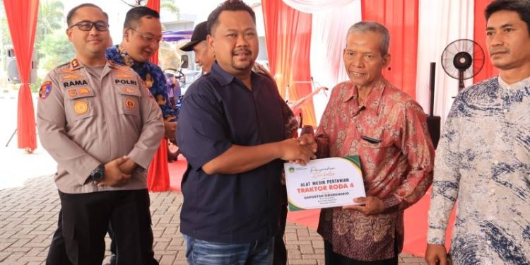 Hadapi Perubahan Iklim, Bupati Fandi Akhmad Yani Perkuat Pertanian Gresik melalui Modernisasi Irigasi