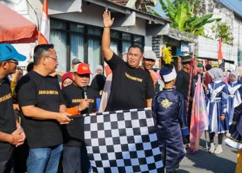 Peringati HUT ke-81 RI, Pemdes Pangkahwetan Gresik Gelar Jalan Sehat Bertabur Doorprize