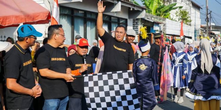 Peringati HUT ke-81 RI, Pemdes Pangkahwetan Gresik Gelar Jalan Sehat Bertabur Doorprize