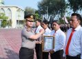Polres Gresik Beri Reward kepada Personel Berprestasi dan Warga, Perkuat Sinergi Pamswakarsa