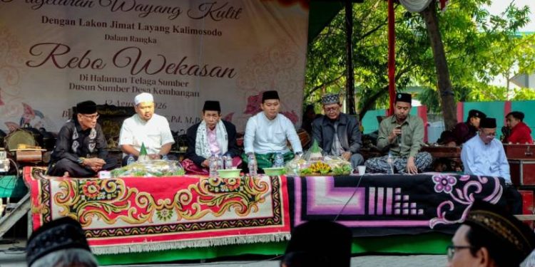 Rebo Wekasan di Telaga Sumber, Bupati Gresik Ajak Masyarakat Rawat Tradisi dan Perkuat Kerukunan
