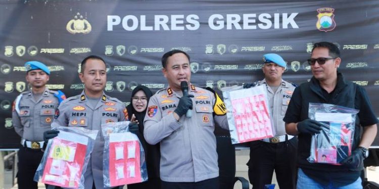 Polres Gresik Bongkar Peredaran Narkoba di Menganti, Sabu Seberat 81,46 Gram Disita