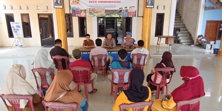 Polres Gresik Gencarkan Cooling System, Edukasi Warga Bahaya Judi Online dan Pinjol Ilegal