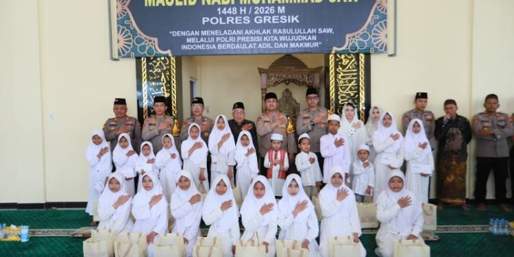 Polres Gresik Peringati Maulid Nabi 1448 H, Santuni Anak Yatim dan Perkuat Nilai Keteladanan