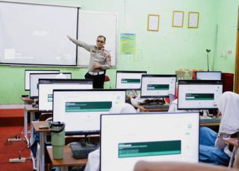 Polres Gresik Perkuat Literasi Digital, Ratusan Pelajar SMAN 1 Gresik Dapat Edukasi AI