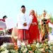 Naik Mobil Hias Nogo Giri, Bupati Yani dan Wabup Alif Ramaikan Gresik Merdeka Carnival 2026