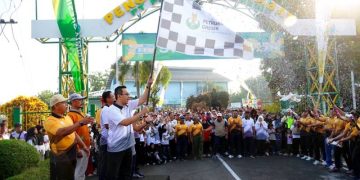 Ribuan Warga Antusias Ikuti Jalan Sehat Bersama Petrokimia Gresik