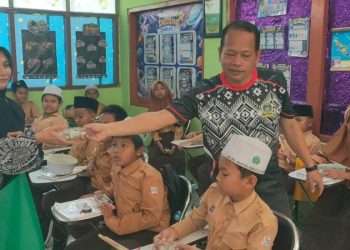 Pemdes Sukorejo Gresik Bagikan Telur Puyuh untuk 141 Siswa, Dorong Ketahanan Pangan Desa