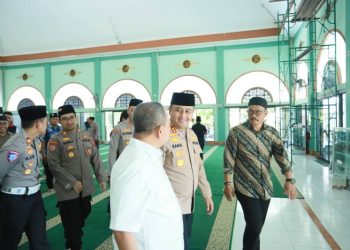 Kapolres Gresik Gelar Safari Jumat di Kawasan Pelabuhan, Pererat Silaturahmi dengan Warga