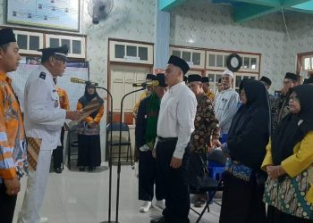 Kasi Pelayanan Desa Sumberrejo Berganti, Camat Manyar Minta Layani Warga Sebaik Mungkin