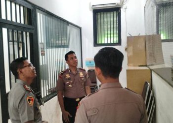 Wakapolres Gresik Cek Langsung Rutan Sat Tahti, Pastikan Keamanan dan Kondisi Tahanan