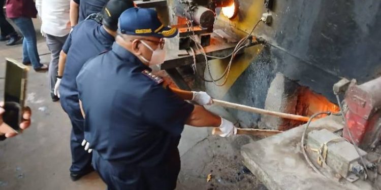 Bea Cukai Gresik Musnahkan 9,1 Juta Batang Rokok Ilegal dan 45 Liter MMEA