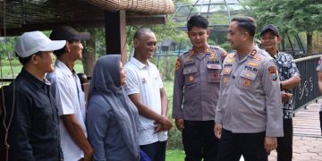 Polisi Bersama Masyarakat, Kapolres Gresik Bantu Wahyu Kembali ke Keluarga di Menganti