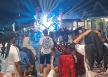 Ribuan Warga Bulangkulon Banjiri Jalanan Desa, Antusias Ikuti Karnaval Parade Sound Horeg