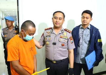 Polres Gresik BerhasilTangkap DC Pinjol Yang Ancam Warga, Uang Korban Langsung Dikembalikan