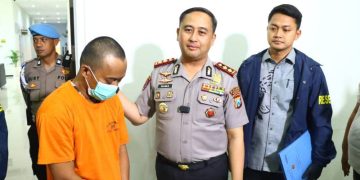 Polres Gresik BerhasilTangkap DC Pinjol Yang Ancam Warga, Uang Korban Langsung Dikembalikan