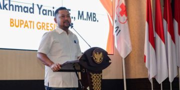 Bupati Gresik Bersama PMI Berikan Apresiasi kepada Pendonor Darah 50 Kali