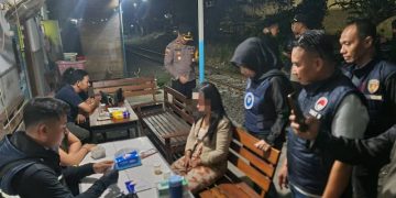 Kapolres Gresik Pimpin Operasi Gabungan Miras dan Narkoba, Puluhan Pengunjung Kafe di Tes Urine