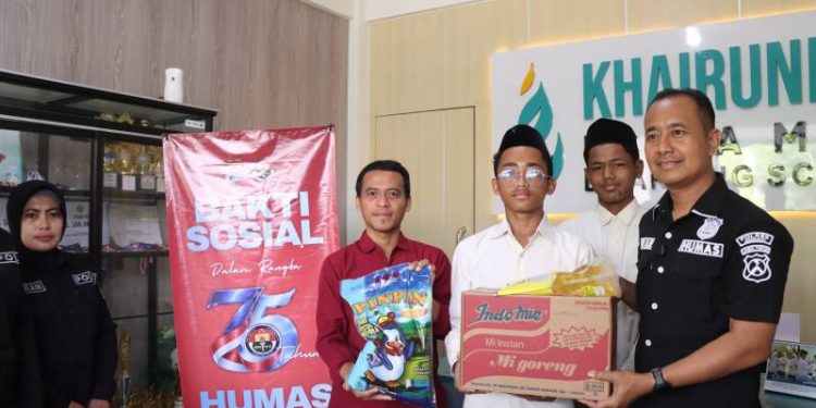 Semarak HUT ke-75 Humas Polri, Polres Gresik Salurkan Bantuan Sembako ke Panti Asuhan Nurul Hayat