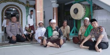 Kapolres Gresik Gelar Safari Jumat dan Rembuk Desa di Tebaloan